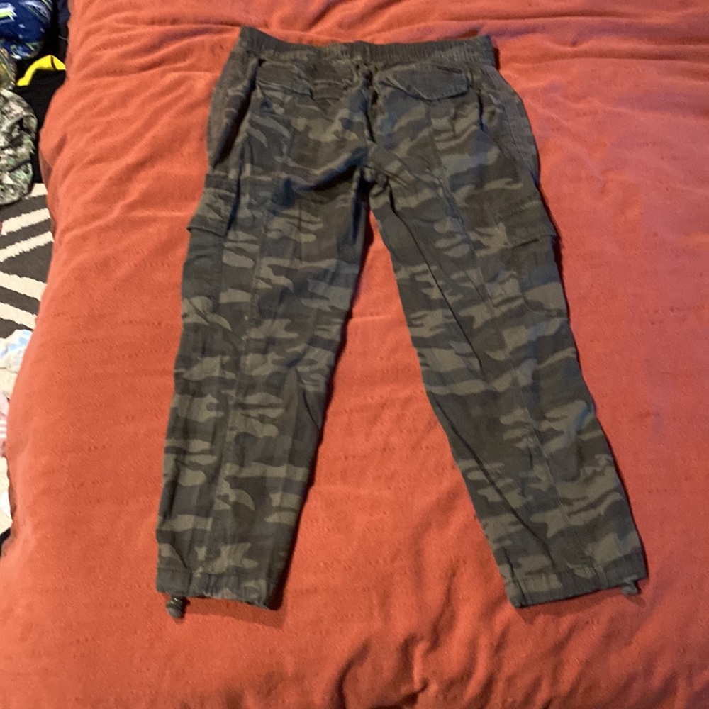 Camo capris - Picture 2 of 4